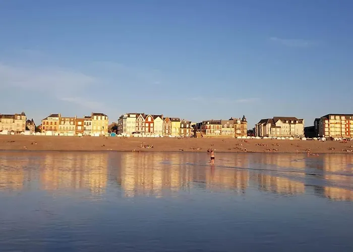 Caprices De 1 A 2 Pers Avec Grand Balcon Et Vue Panoramique 300 M Lit Queen Size Petit Dejeuner En Option Apartment Mers-les-Bains